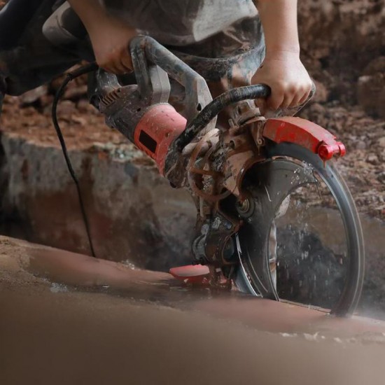 منشار كهربائي للخرسانة