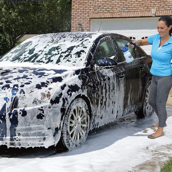 رشاش تنظيف السيارة بالفوم