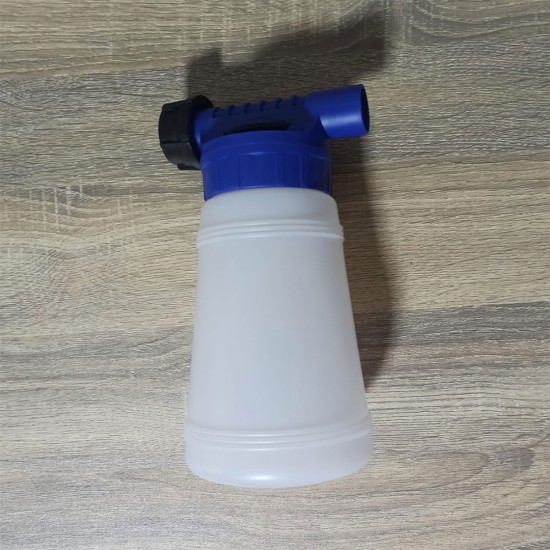 رشاش تنظيف السيارة بالفوم