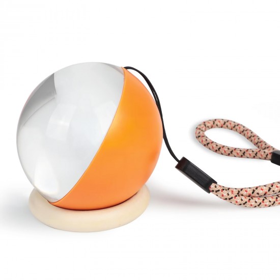 كرة كريستال ثلاثية الأبعاد مع مشغل فيديو